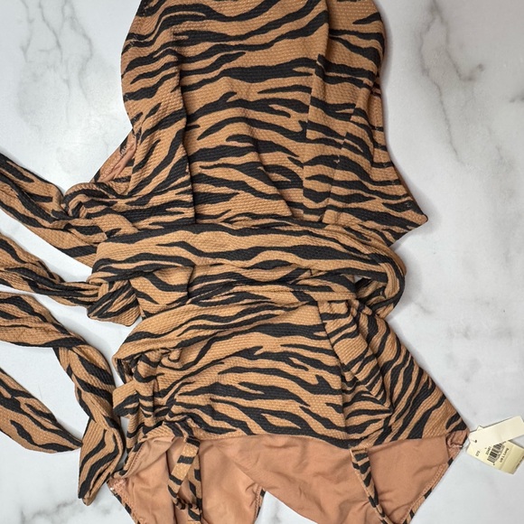 Aerie Full Coverage Pique Tiger Print Swimsuit in Black and Tan - Sz Lg/Long NWT - Picture 6 of 7